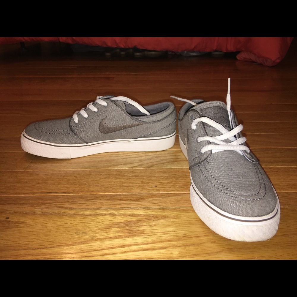 Nike sneakers size 4.5
